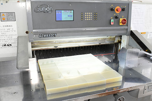 Sản xuất và phân phối tấm nhựa PVC dùng để in ấn